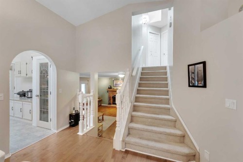 107 Hawkhill Place Nw, Calgary, AB 