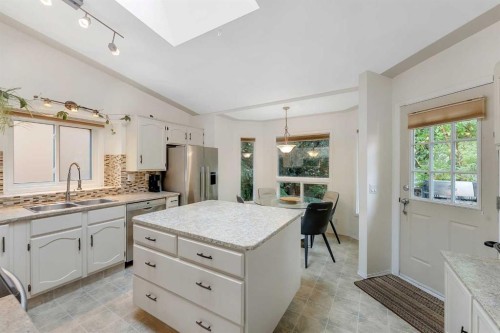107 Hawkhill Place Nw, Calgary, AB 