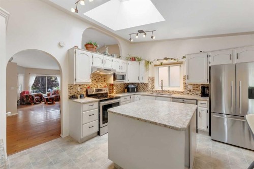 107 Hawkhill Place Nw, Calgary, AB 
