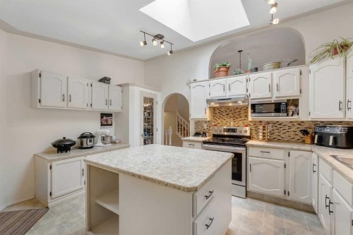 107 Hawkhill Place Nw, Calgary, AB 