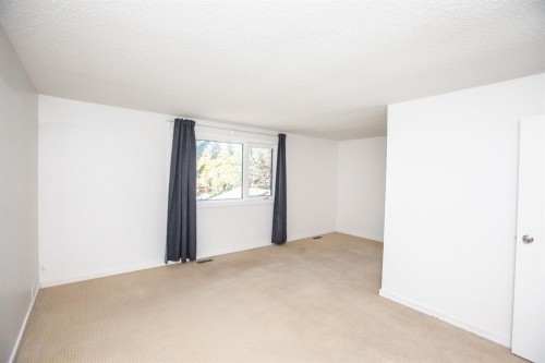 28 Midpark Gardens Se, Calgary, AB 