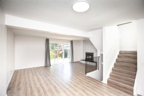 28 Midpark Gardens Se, Calgary, AB 