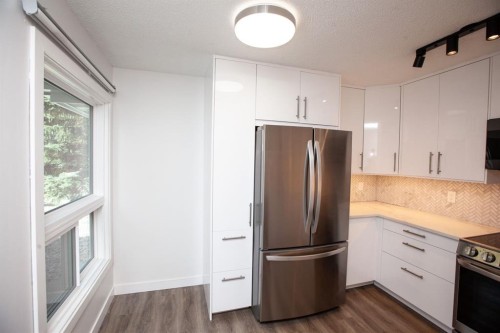 28 Midpark Gardens Se, Calgary, AB 
