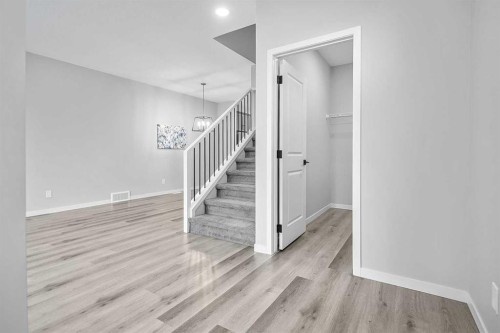 68 Wolf Gate, Okotoks, AB 