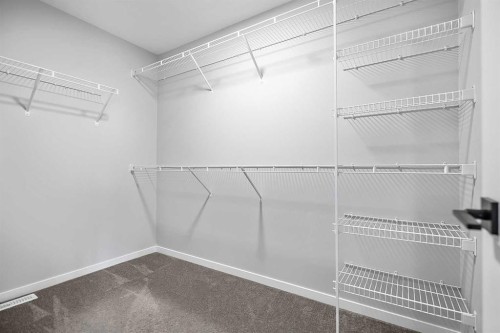 68 Wolf Gate, Okotoks, AB 