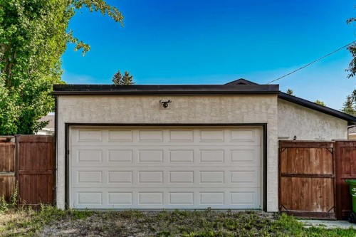 131 Cedarpark Drive Sw, Calgary, AB 