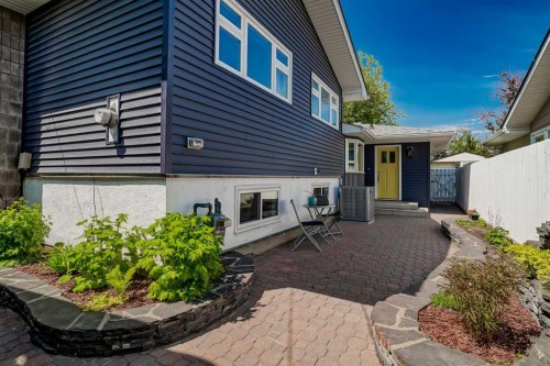 10704 Maplecrest Road Se, Calgary, AB 