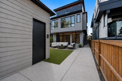 1216 8 Avenue Se, Calgary, AB 