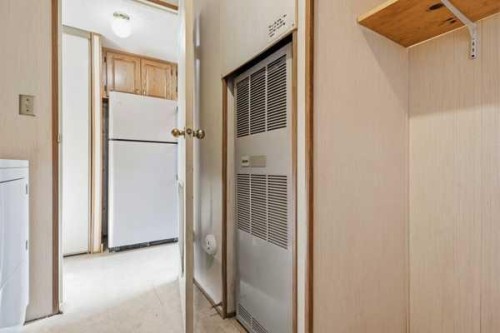 2000-21St Ave, Bowden, AB 