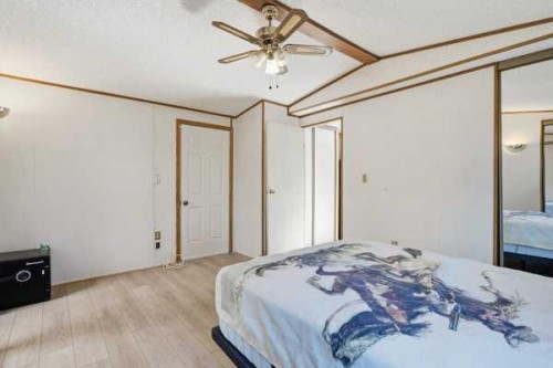 2000-21St Ave, Bowden, AB 