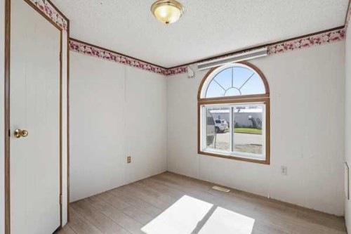 2000-21St Ave, Bowden, AB 