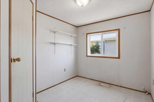 2000-21St Ave, Bowden, AB 