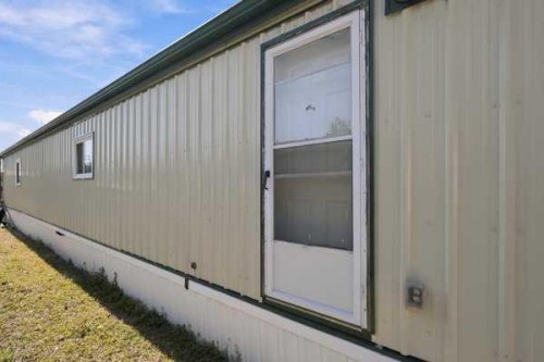2000-21St Ave, Bowden, AB 