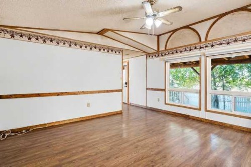 2000-21St Ave, Bowden, AB 