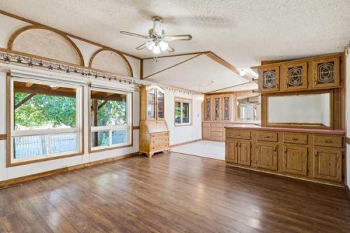 2000-21St Ave, Bowden, AB 