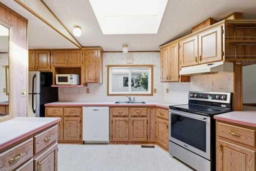 2000-21St Ave, Bowden, AB 