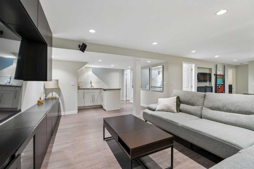 7120 8 Street Nw, Calgary, AB 