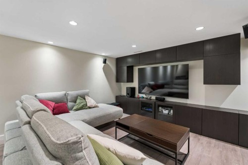 7120 8 Street Nw, Calgary, AB 