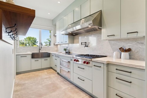 1911 52 Street Nw, Calgary, AB 