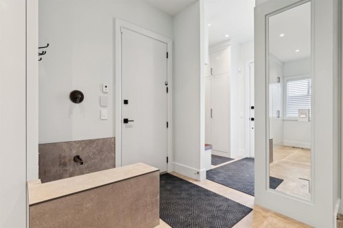 1911 52 Street Nw, Calgary, AB 