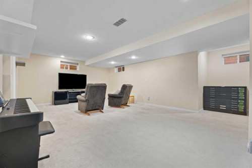 135 Cantree Place Sw, Calgary, AB 