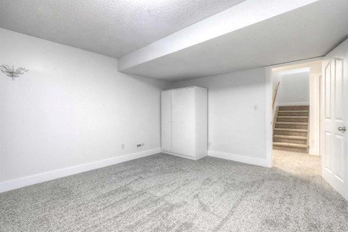 412 Springbank Place Sw, Calgary, AB 