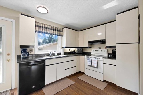 256 Parkwood Close Se, Calgary, AB 