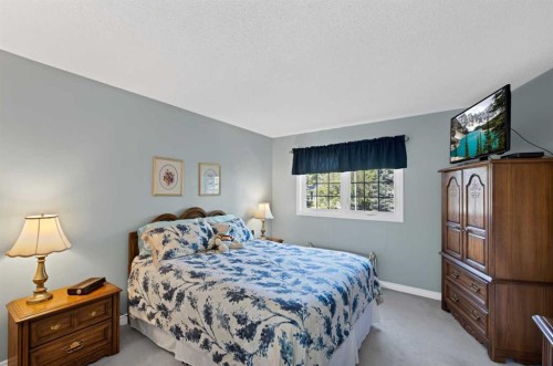 256 Parkwood Close Se, Calgary, AB 