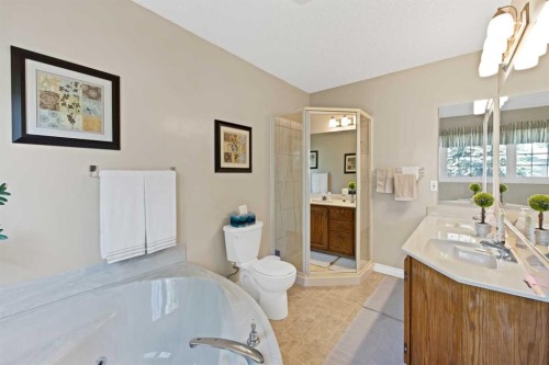 256 Parkwood Close Se, Calgary, AB 