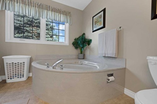 256 Parkwood Close Se, Calgary, AB 