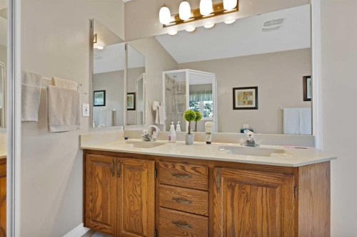 256 Parkwood Close Se, Calgary, AB 