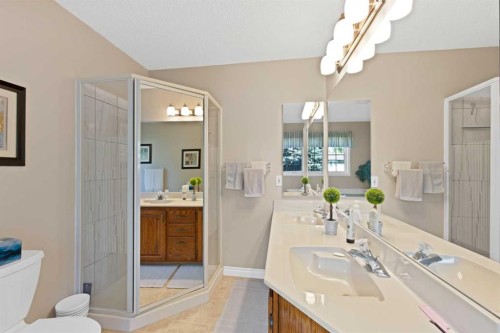 256 Parkwood Close Se, Calgary, AB 