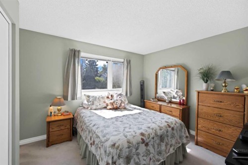 256 Parkwood Close Se, Calgary, AB 