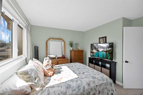 256 Parkwood Close Se, Calgary, AB 