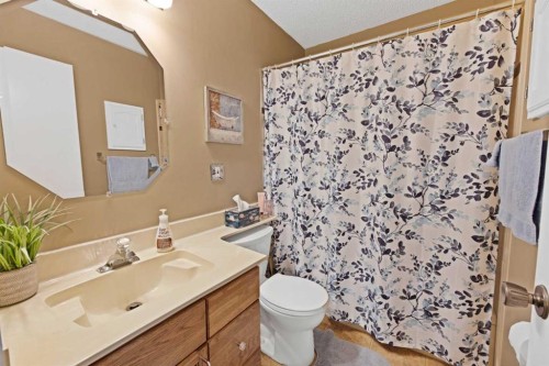 256 Parkwood Close Se, Calgary, AB 