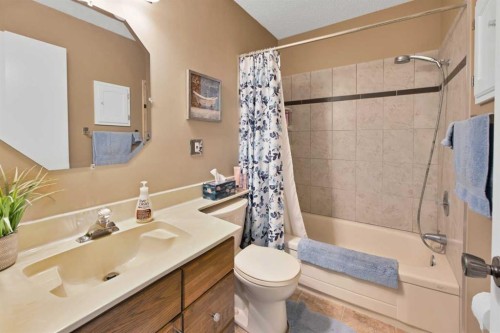 256 Parkwood Close Se, Calgary, AB 