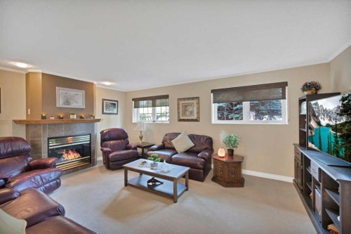 256 Parkwood Close Se, Calgary, AB 