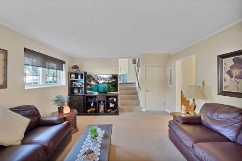 256 Parkwood Close Se, Calgary, AB 