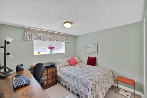 256 Parkwood Close Se, Calgary, AB 