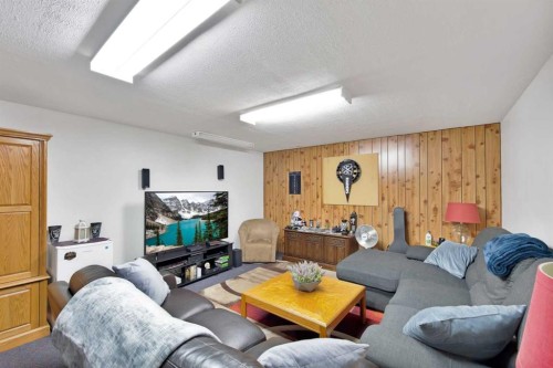 256 Parkwood Close Se, Calgary, AB 