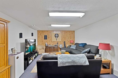 256 Parkwood Close Se, Calgary, AB 
