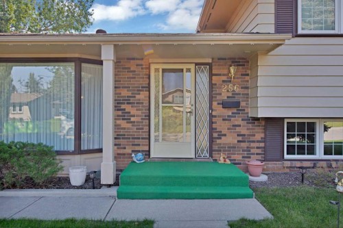 256 Parkwood Close Se, Calgary, AB 