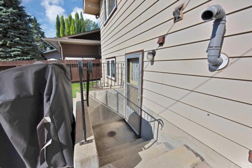 256 Parkwood Close Se, Calgary, AB 