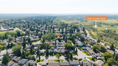 256 Parkwood Close Se, Calgary, AB 