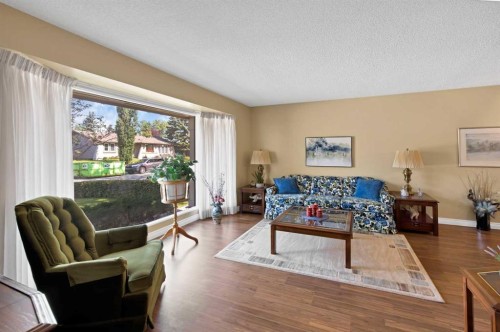 256 Parkwood Close Se, Calgary, AB 