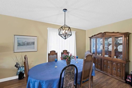 256 Parkwood Close Se, Calgary, AB 