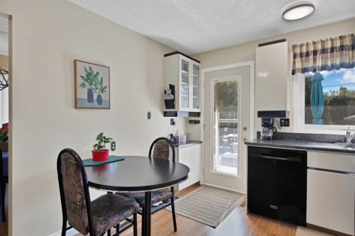 256 Parkwood Close Se, Calgary, AB 