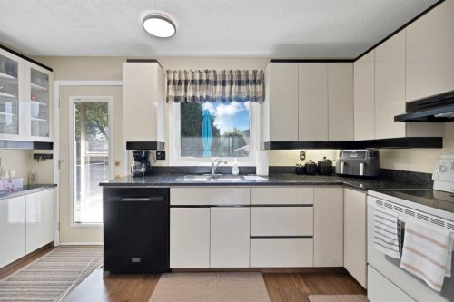 256 Parkwood Close Se, Calgary, AB 