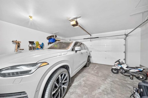 905 Livingston Way Ne, Calgary, AB 