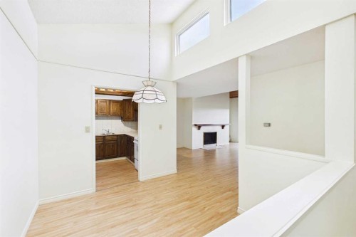 409-3719B 49 Street Nw, Calgary, AB 